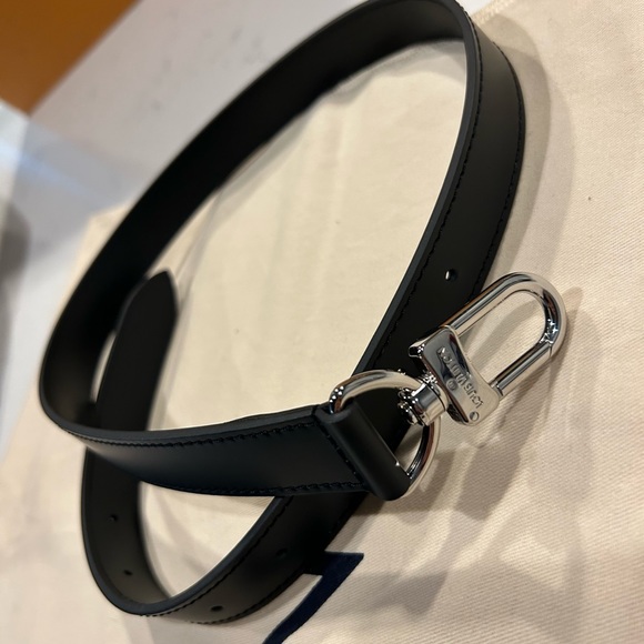 LOUIS VUITTON - Picture 9 of 13